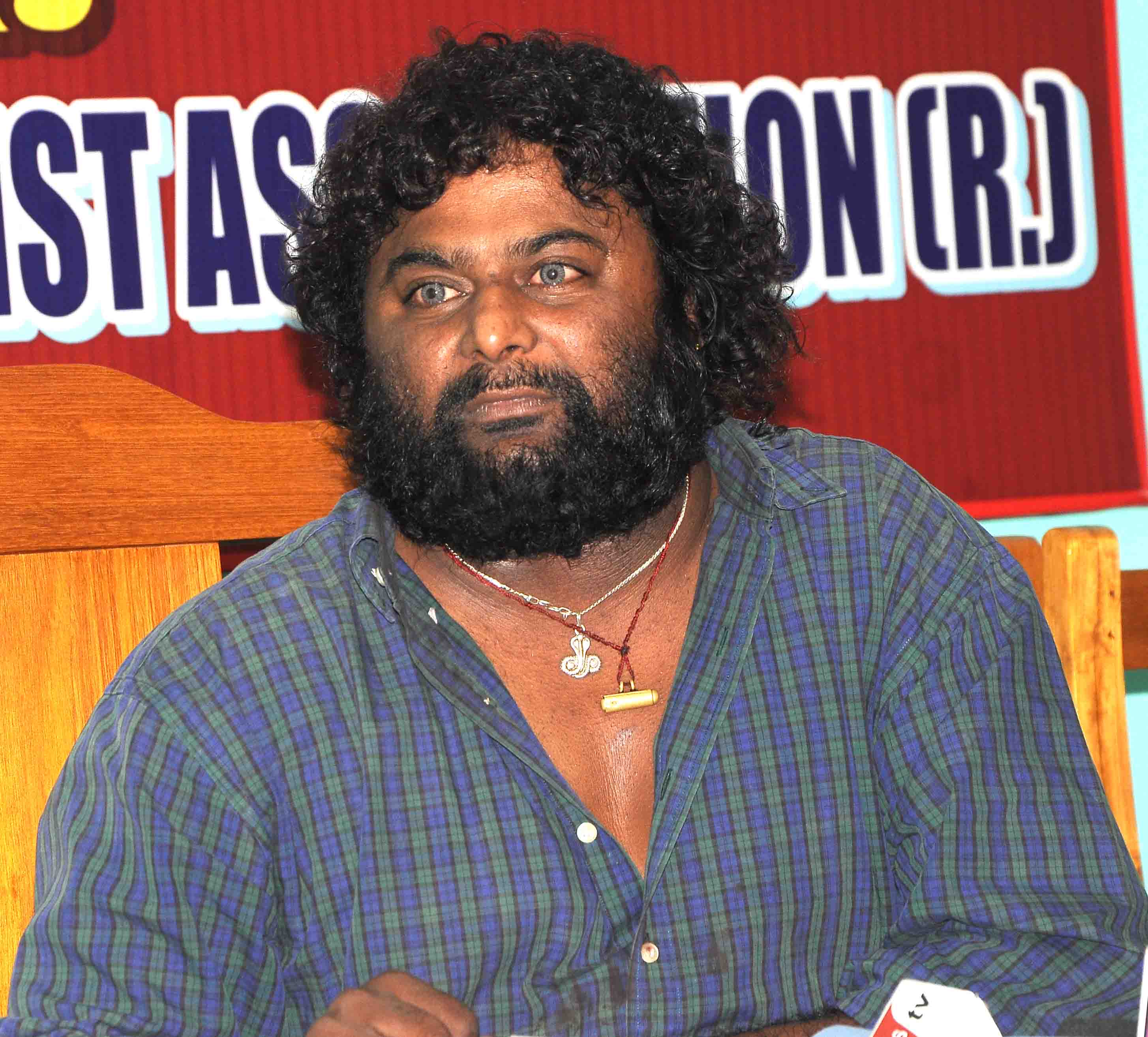 ಜನರ ಸಮಸ್ಯೆ ನಿವಾರಿಸಲು ಚುನಾವಣೆಯಲ್ಲಿ ಸ್ಪರ್ಧೆ: ಹುಚ್ಚ ವೆಂಕಟ್